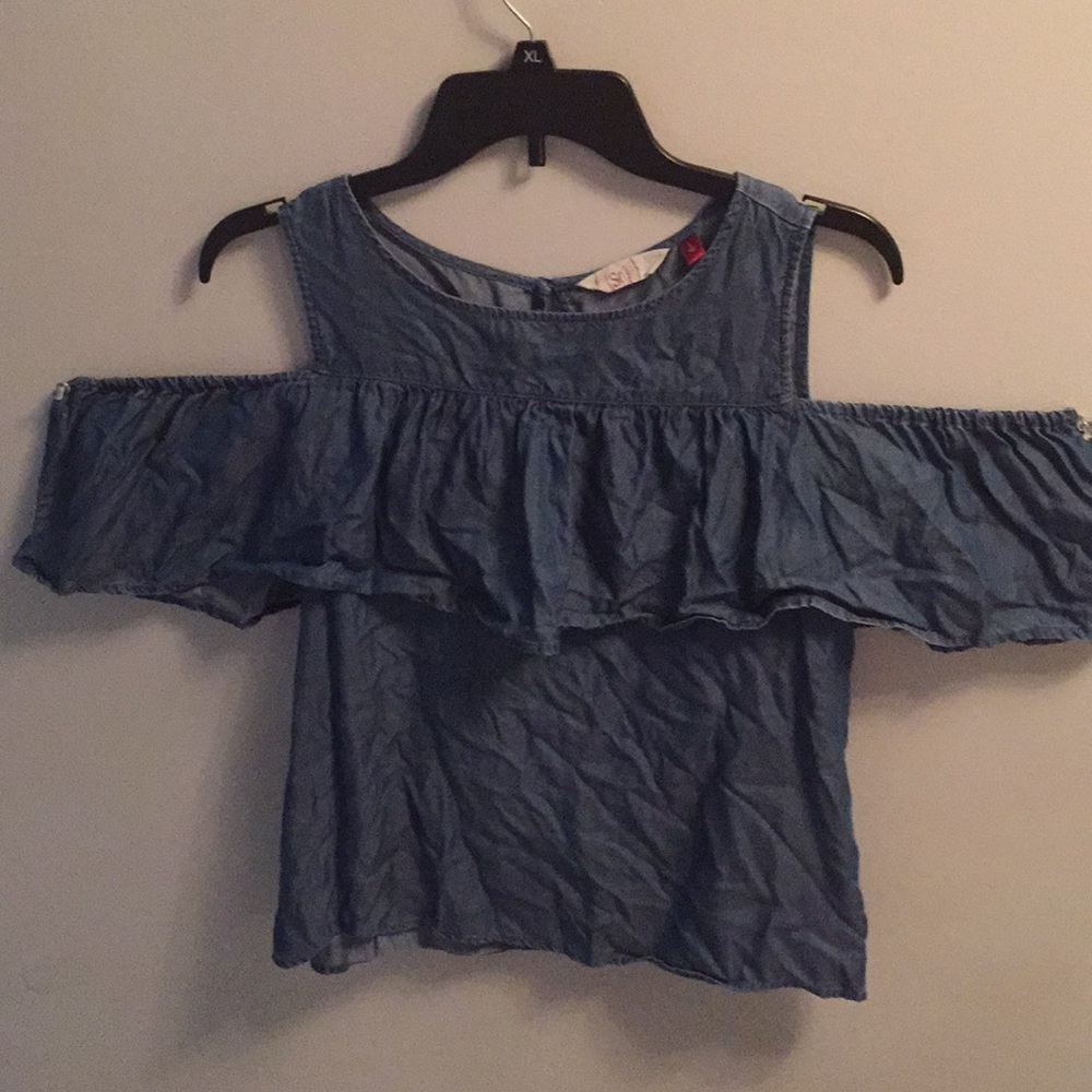 Cute cut-cutout shoulder top